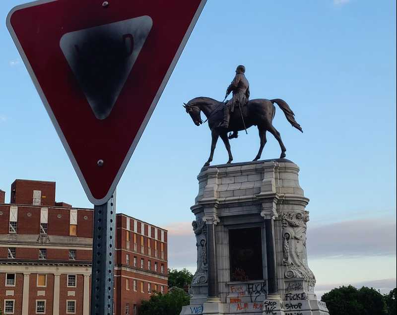 Robert E. Lee Statue