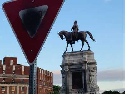 Robert E. Lee Statue