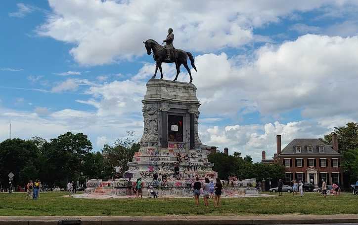 Robert E. Lee Statue in Richmond, Va